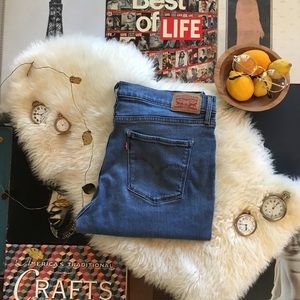 Levi’s 311 Shaping Skinny ✨